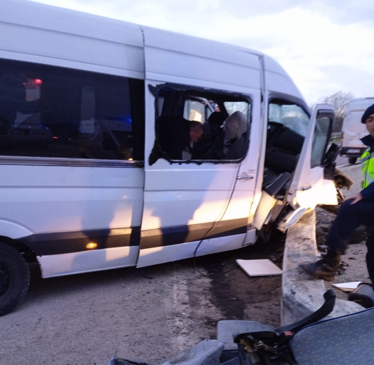 Tokat’ta işçi servisi istinat duvarına çarptı: 21 yaralı