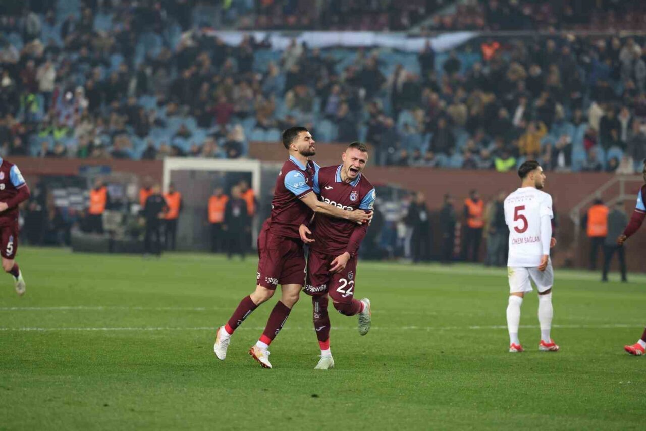 Trendyol Süper Lig: Trabzonspor: 1 - Atakaş Hatayspor: 1 (İlk yarı )