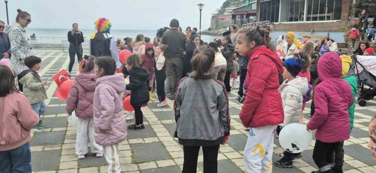Amasra’da çocuklar 23 Nisan’da gönüllerince eğlendi