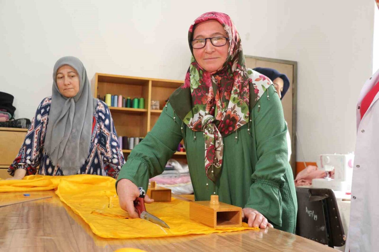 Amasya’da çocukların 23 Nisan kıyafeti köy yaşam merkezinden