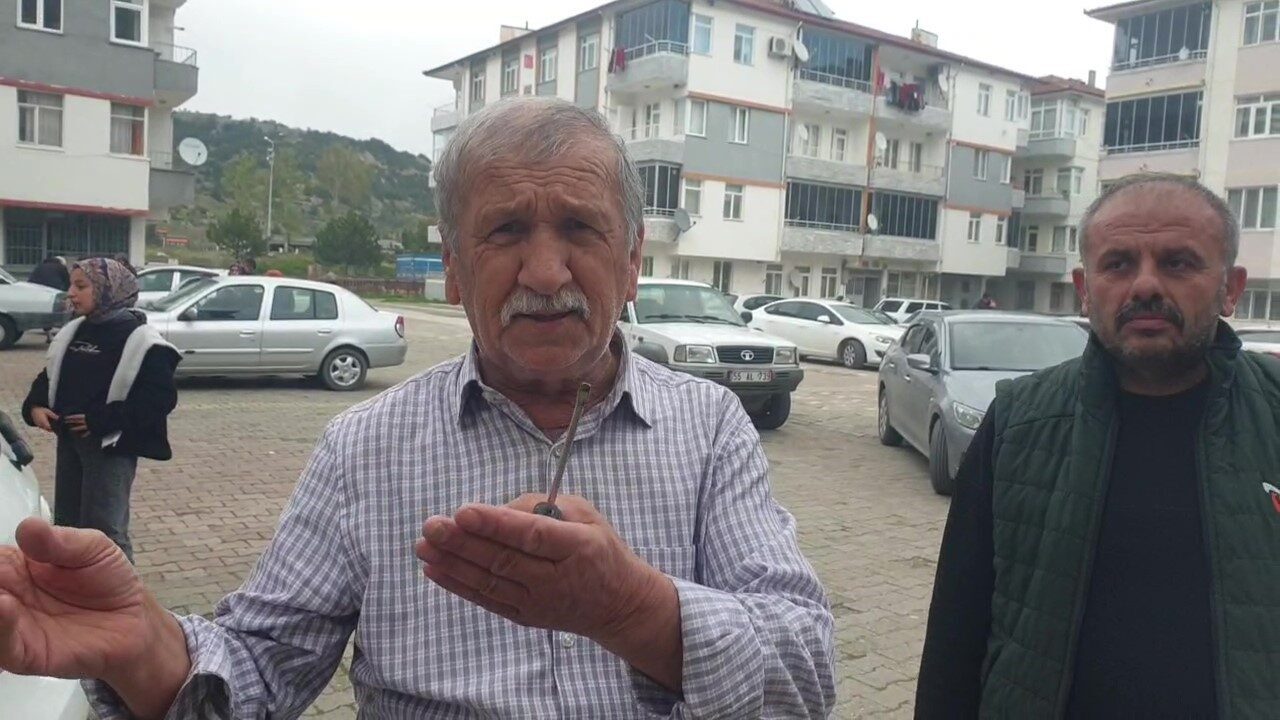 Amasya’da depremde anahtarını evde unutan vatandaş: "Yardım için aradığım belediye benden 300 TL istedi"