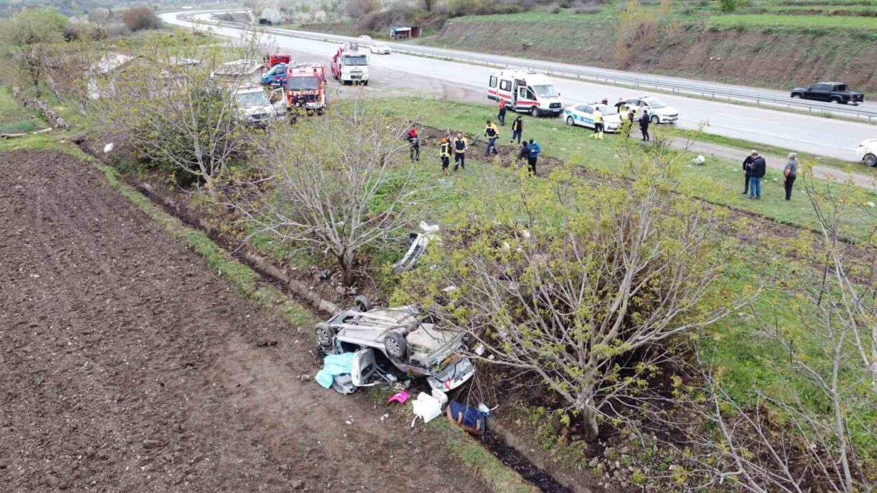 Amasya’da takla atan otomobil tarlaya uçtu: 1 ölü, 2 yaralı