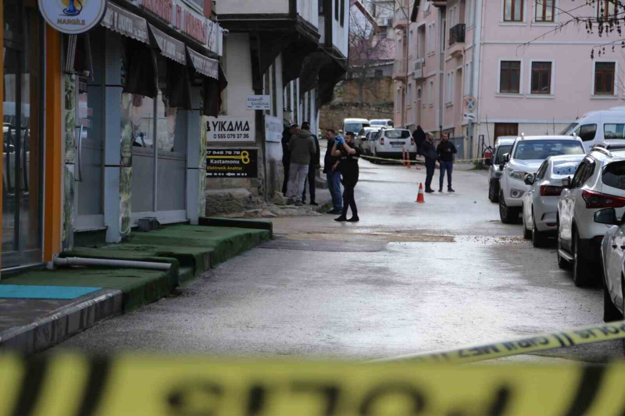 Apartmanda bulunan el bombası polisi alarma geçirdi