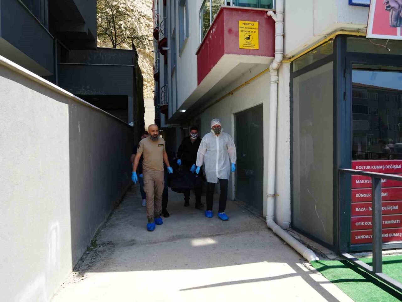 Apartmanı saran kokunun ardından vahşet çıktı