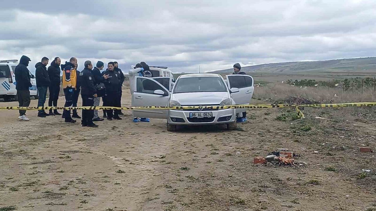 Aracında silahla vurulmuş halde ölü bulundu