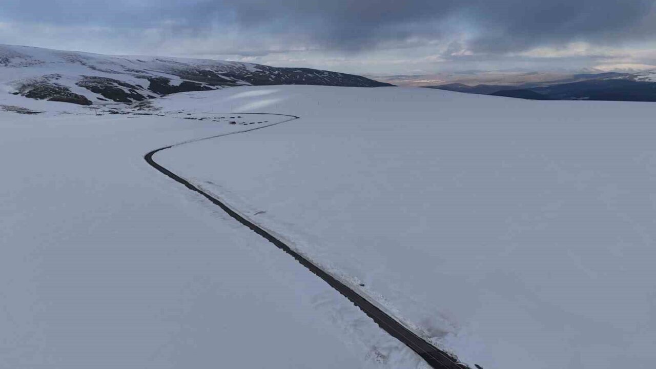 Ardanuç-Ardahan karayolu 4.5 ay sonra ulaşıma açıldı