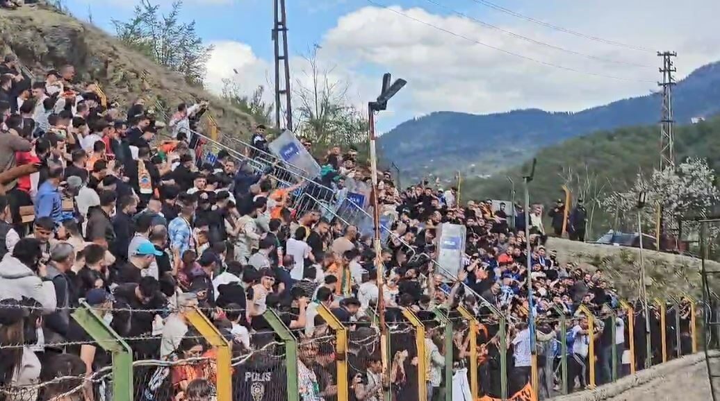 Artvin’de amatör lig maçında kavga çıktı, müsabaka tatil edildi