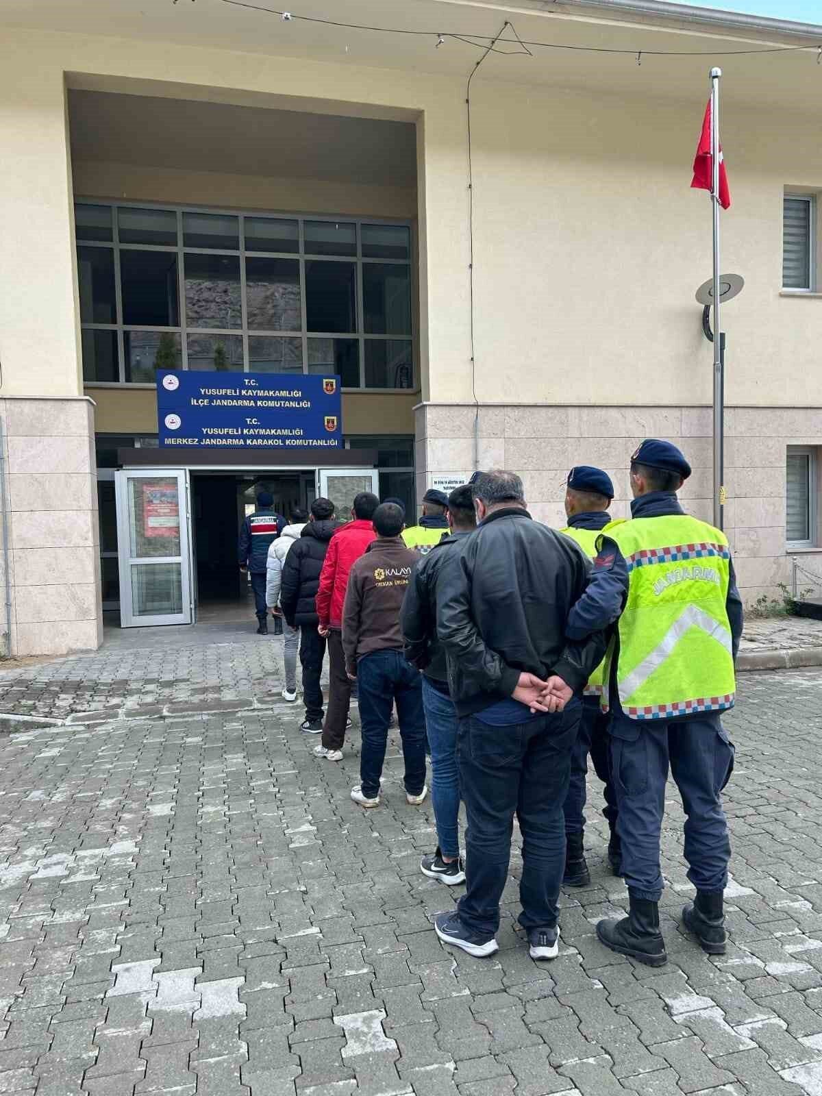 Artvin’de göçmen kaçakçılığı operasyonu: 2 organizatör yakalandı