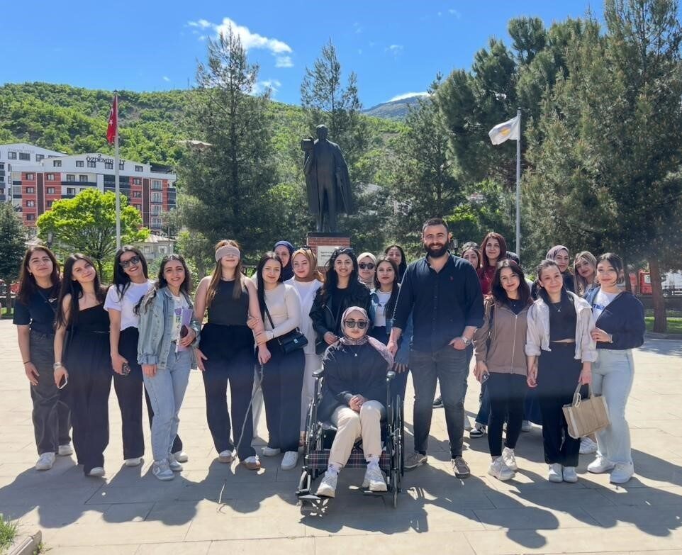 Artvin’de öğrenciler engelli bireylerin yaşamına dokundu