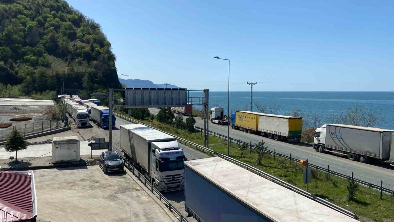 Artvin’de tırcılar bayramı sırada geçirdi