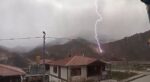 Artvin’de yıldırım düşme anı kamerada