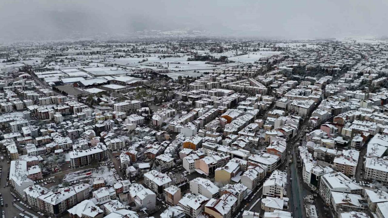 Bahar ayında Bolu’da kış güzelliği havadan görüntülendi