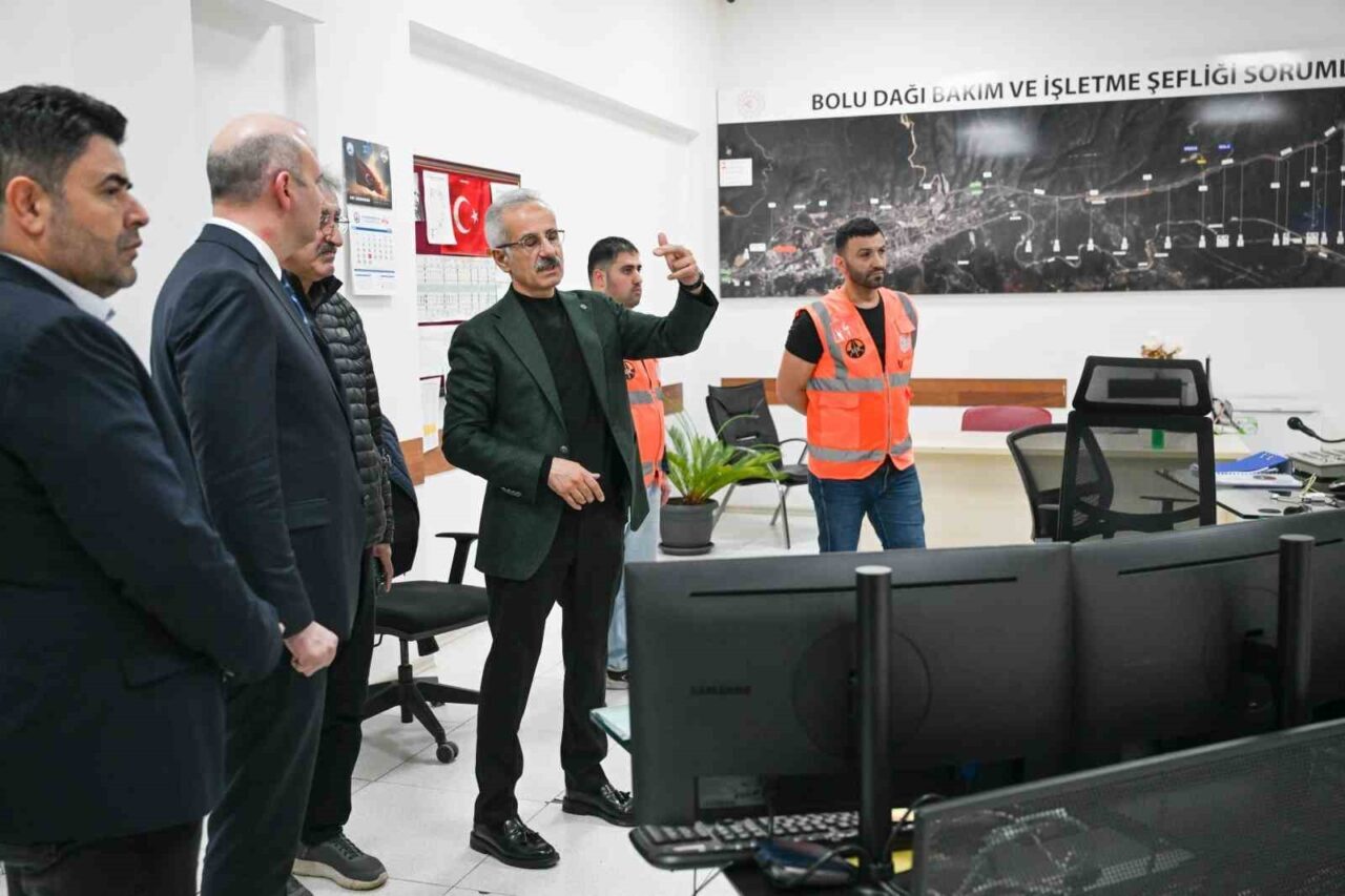 Bakan Uraloğlu, Bolu Dağı Bakım ve İşletme Şefliği’ni ziyaret etti