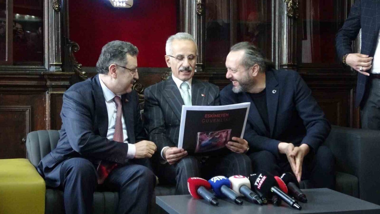 Bakan Uraloğlu, memleketi Trabzon’da bayramlaşma programlarına katıldı