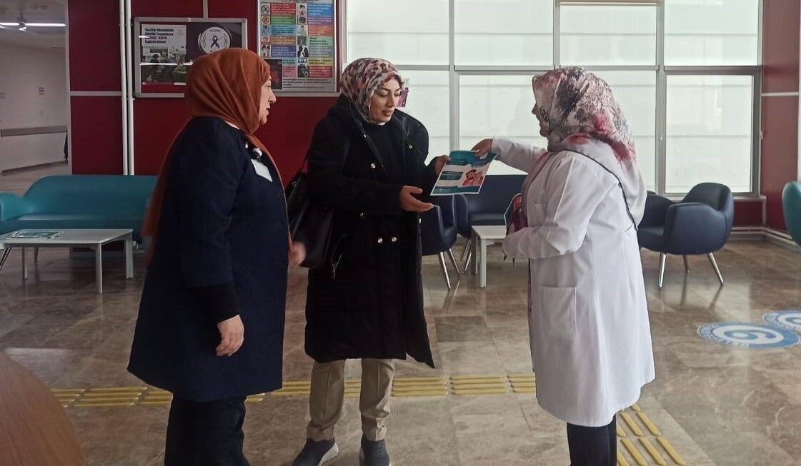 Bayburt Devlet Hastanesinde kanser hastalığıyla alakalı bilgilendirme yapıldı