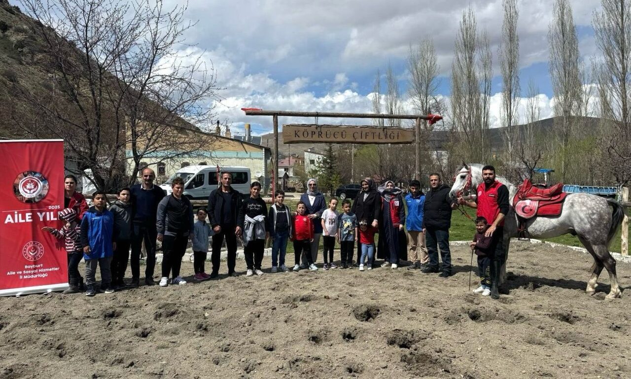 Bayburt’ta şehit yakınları için at binme ve ok atma etkinliği düzenlendi