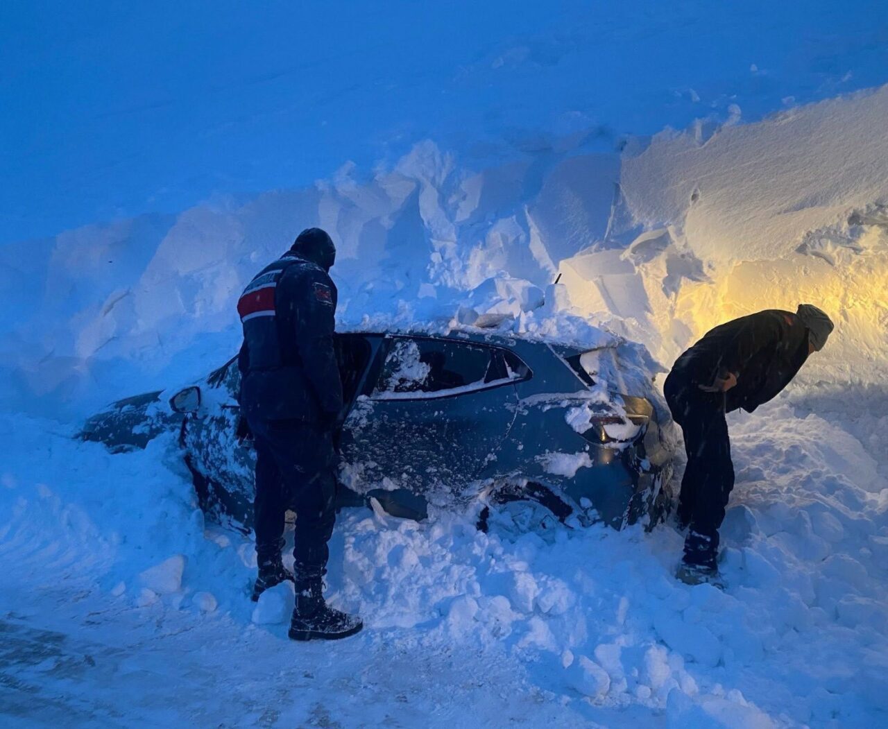 Bayburt’ta yaylada mahsur kalan 4 kişi kurtarıldı