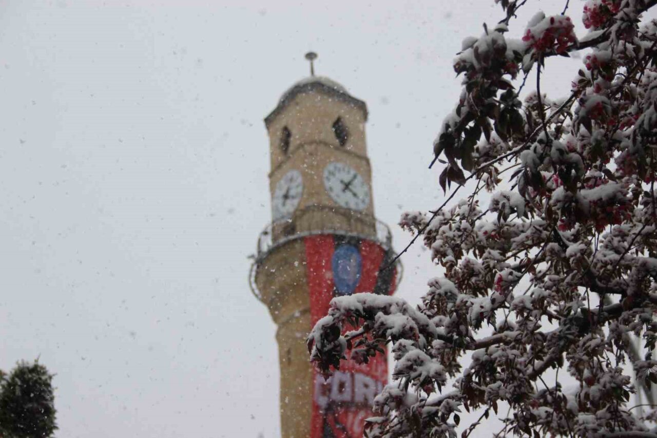 Çorum’da kar yağışı etkisini sürdürüyor