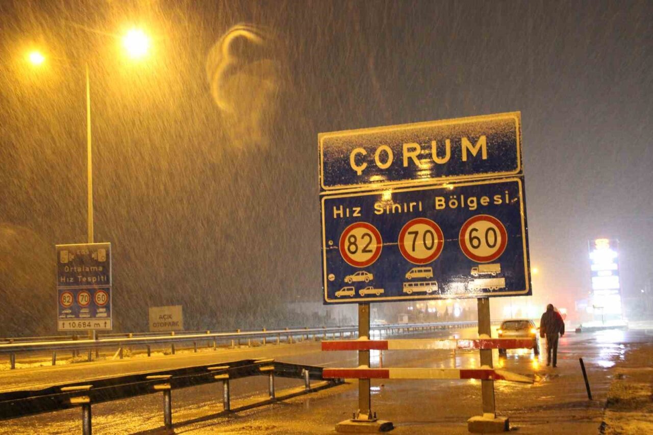 Çorum’da Nisan karı: Ekipler yollarda teyakkuza geçti