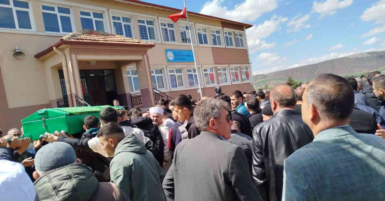 Feci kazada hayatını kaybeden genç imam son yolculuğuna uğurlandı