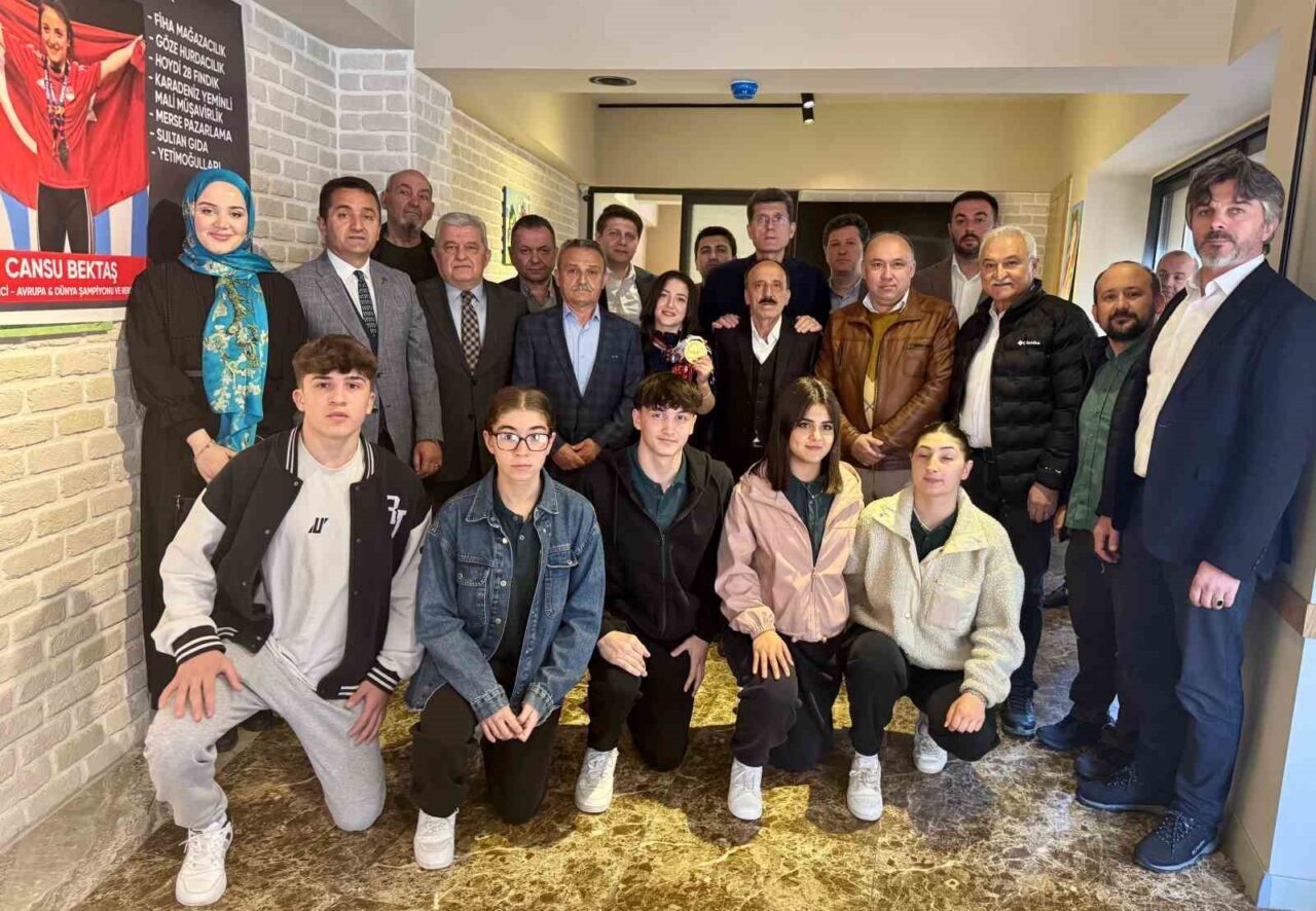 Giresun’da Avrupa ve Dünya şampiyonu Milli Halterci Cansu Bektaş altınla ödüllendirildi