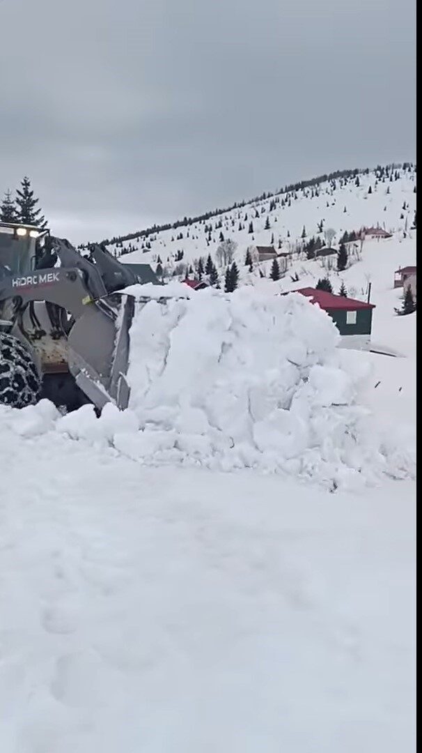 Giresun’da yayla yollarında karla mücadele devam ediyor