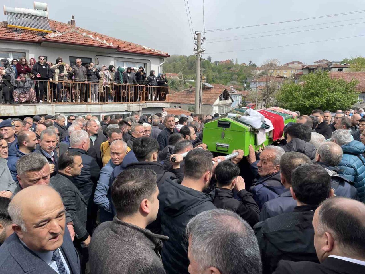 Gişelerdeki feci kazada hayatını kaybeden öğretmen son yolculuğuna uğurlandı