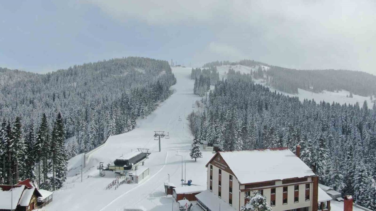 Kastamonu’da Nisan ayında kışı aratmayan manzara: 22 köy yolu ulaşıma kapandı