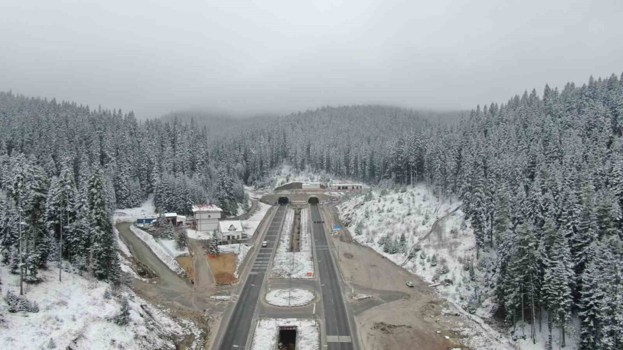 Kastamonu’da Nisan karı Ilgaz Dağı’nı beyaza bürüdü