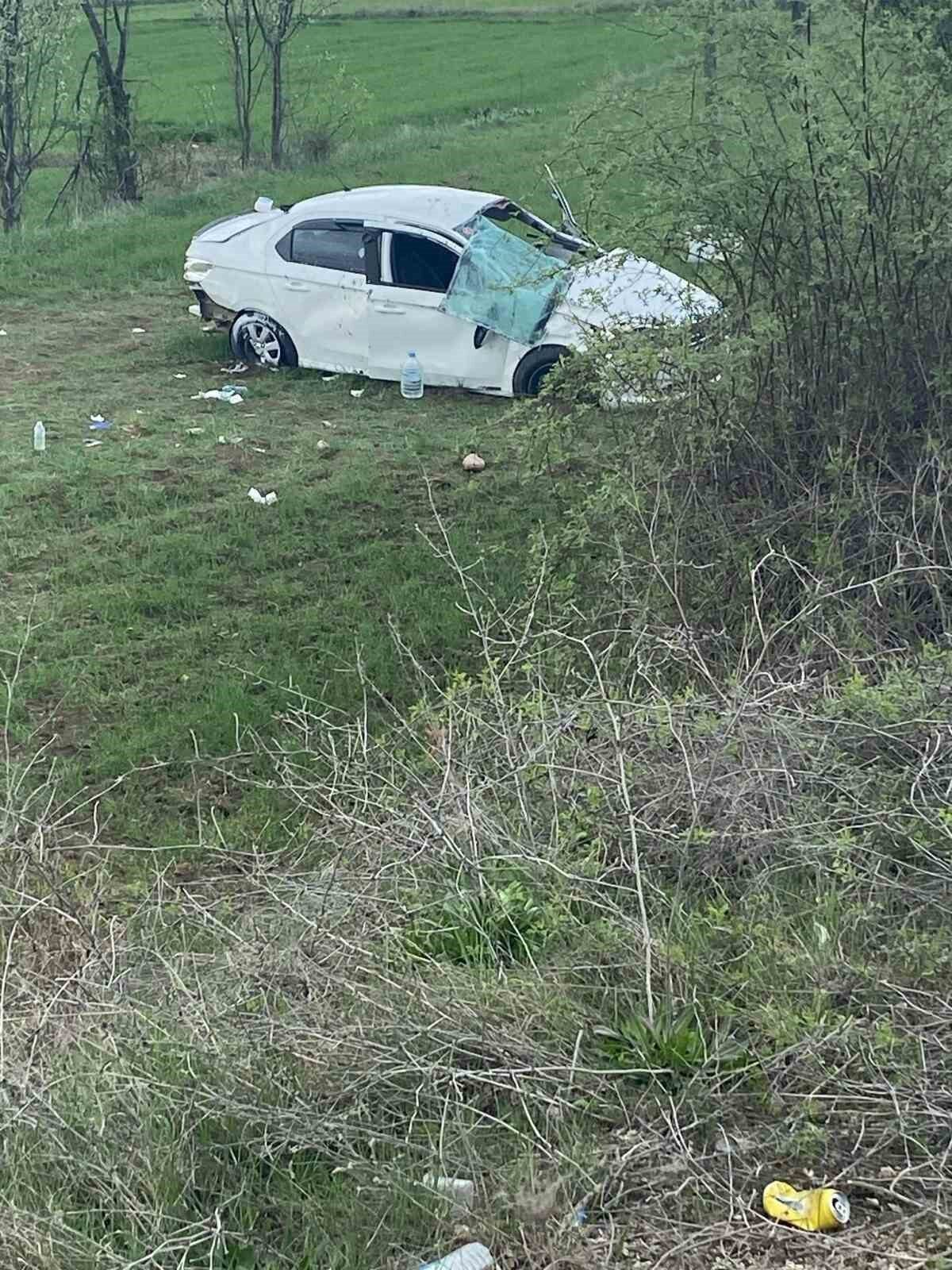 Kastamonu’da otomobil tarlaya yuvarlandı: 3 yaralı