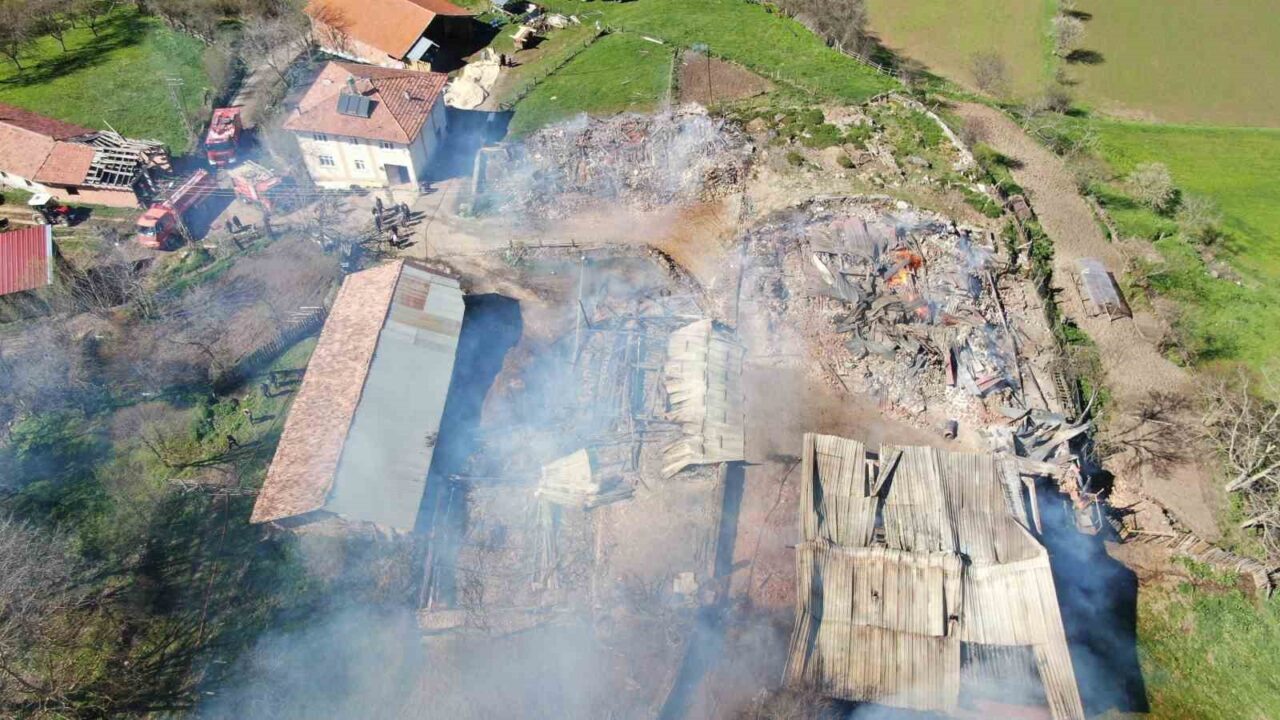 Kastamonu’da patlayan elektrik panosundan çıkan yangın 6 saatte söndürüldü