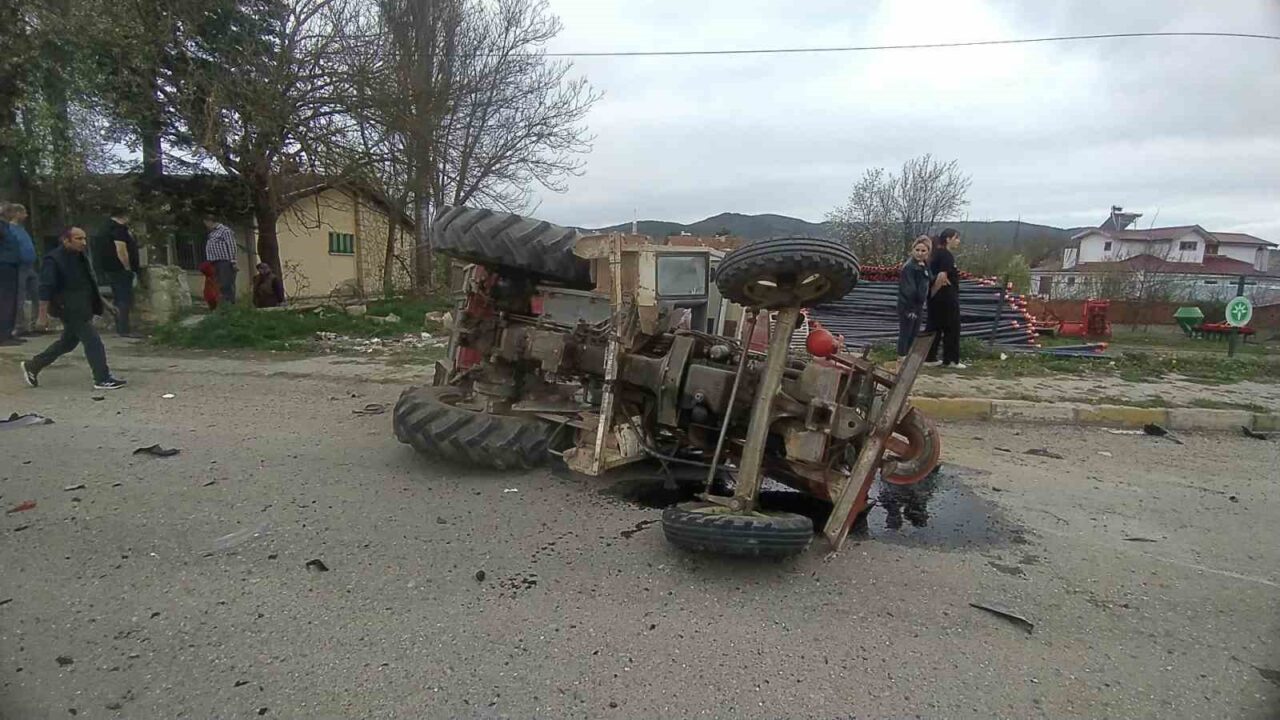 Kastamonu’da traktör ile beton taşıyan tır çarpıştı: 2 yaralı
