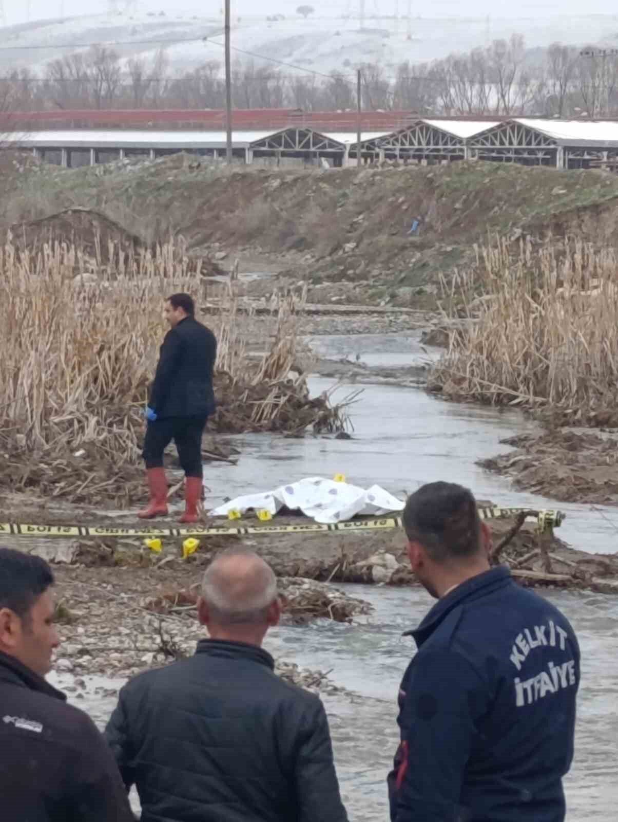 Kayıp olarak aranıyordu, derede ölü bulundu