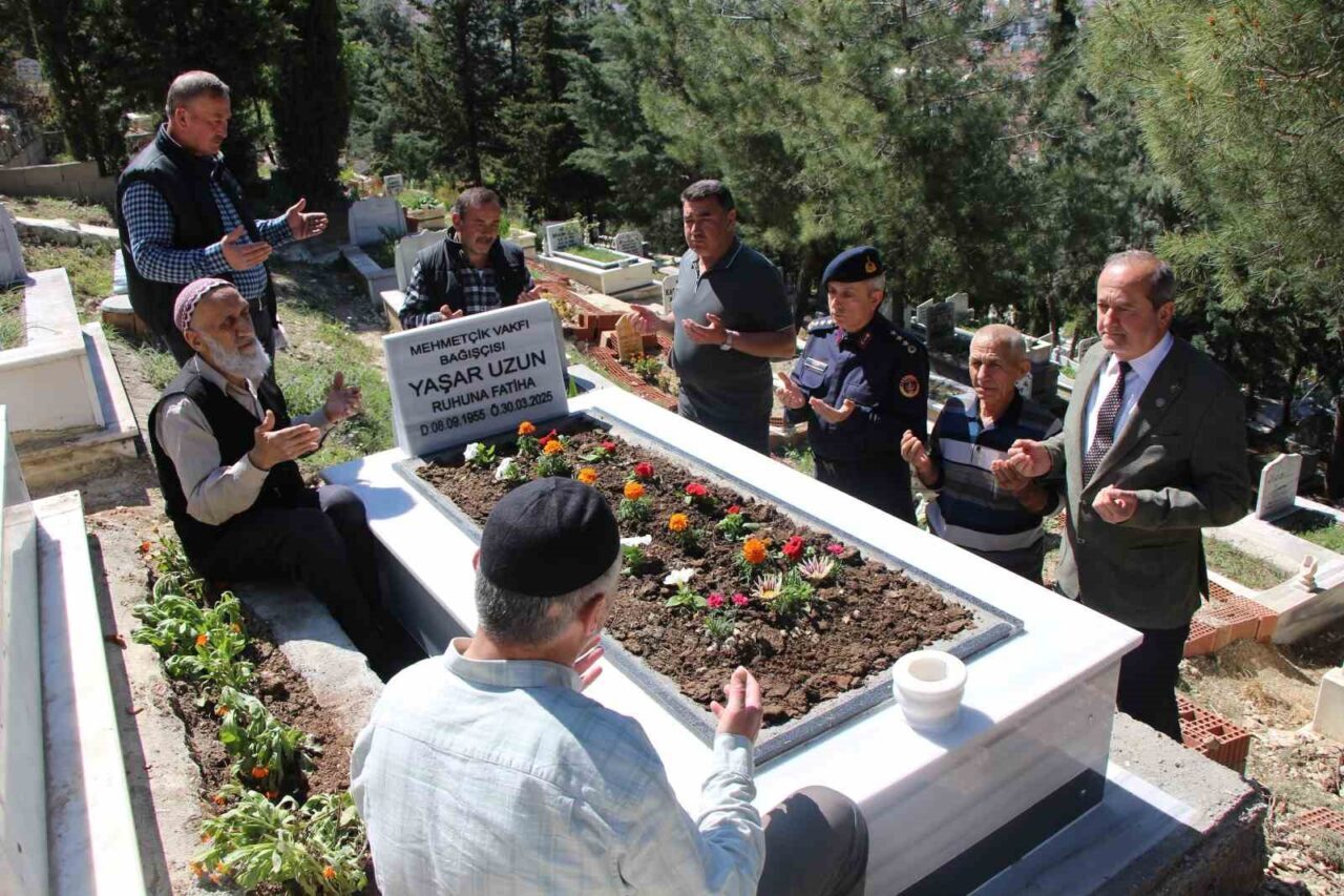 Mehmetçik Vakfı kimsesiz bağışçının mezarını yaptırdı
