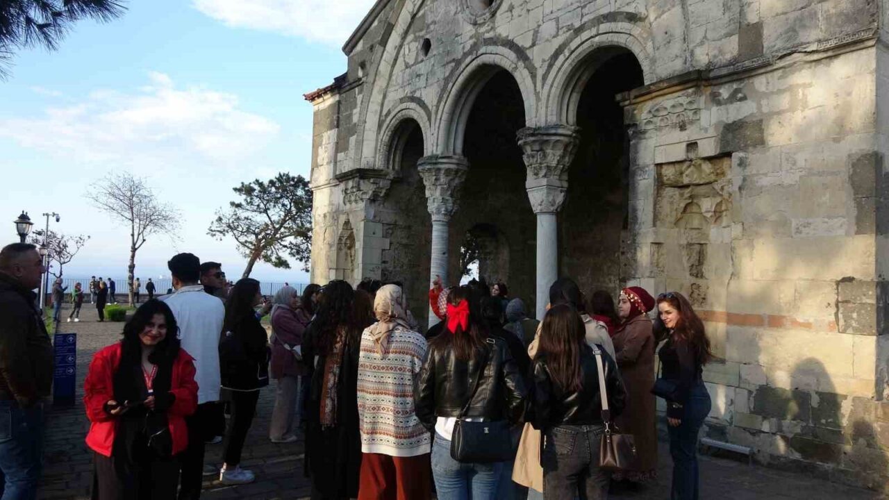 Ortahisar Ayasofya Camisi Ramazan Bayramı’nda ziyaretçi akınına uğruyor