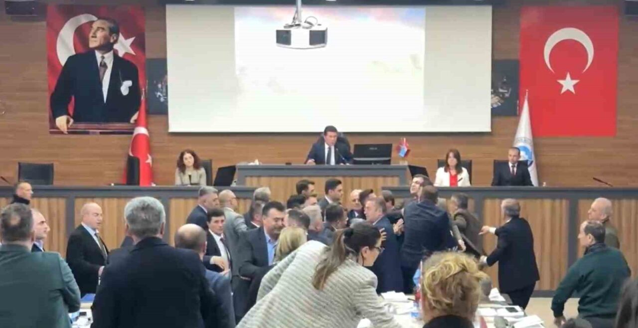 Ortahisar Belediyesi meclisinde kavga