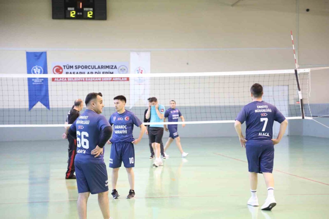 Polis Haftası kutlamalarına voleybol maçı renk kattı