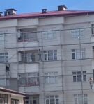 Rize’de tebessüm ettiren görüntü: 23 Nisan’a hazırlanan öğrencilere iskele üzerinde halay çekerek eşlik etti