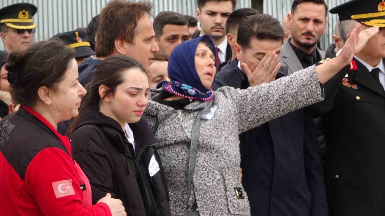 Şehit Uzman Onbaşı Berat Mecit Day’ın cenazesi askeri uçakla memleketi Trabzon’a getirildi