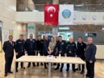 Sinop Havalimanı’nda görev yapan polislere sürpriz kutlama