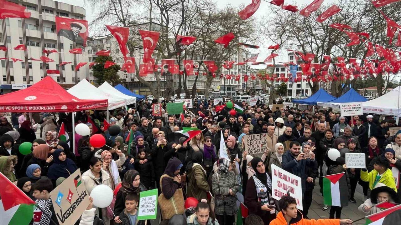 Sinop’ta "Gazze Ölüyor Ayağa Kalk" programı