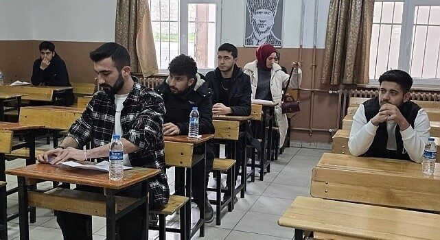 Sinop’ta gençler umre için yarıştı