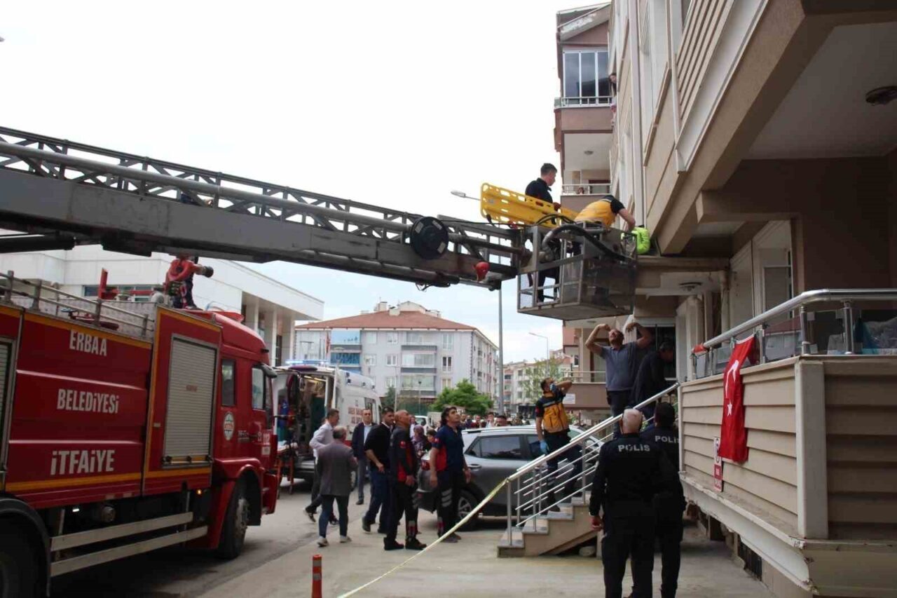 Terastan düşen alzheimer hastası hayatını kaybetti