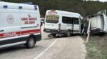 Tır ve yolcu servisi çarpıştı: 6 yaralı