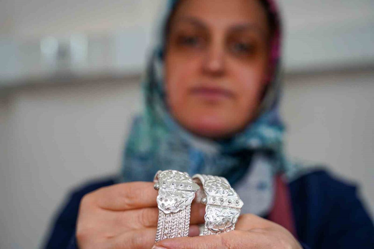Tokat bileziği gümüşten de üetiliyor