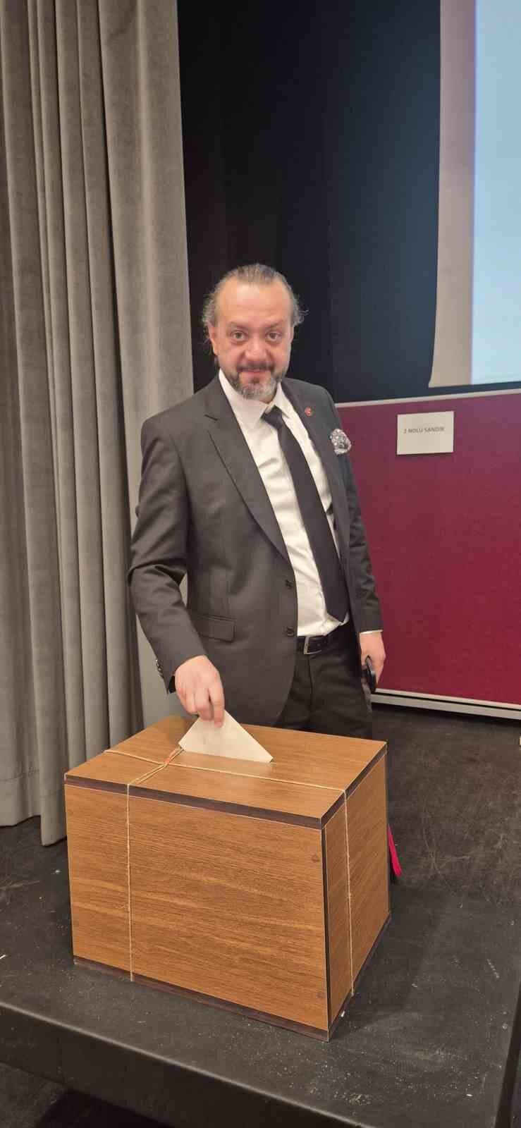 Trabzon Gazeteciler Cemiyeti’nde Ersen Küçük yeniden başkan seçildi