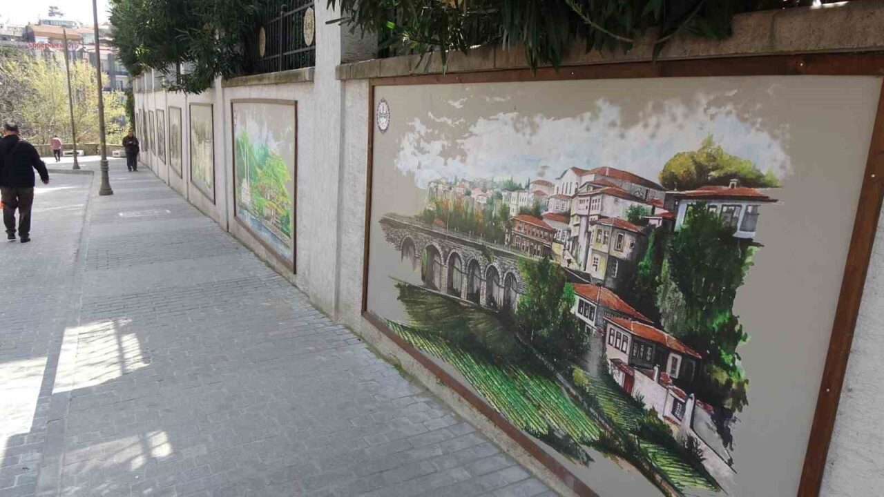 Trabzon’u çizdiği motiflerle güzelleştiriyor