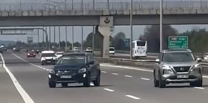 Trafikte geri geri giden sürücü tehlike saçtı: 20 bin lira ceza kesildi