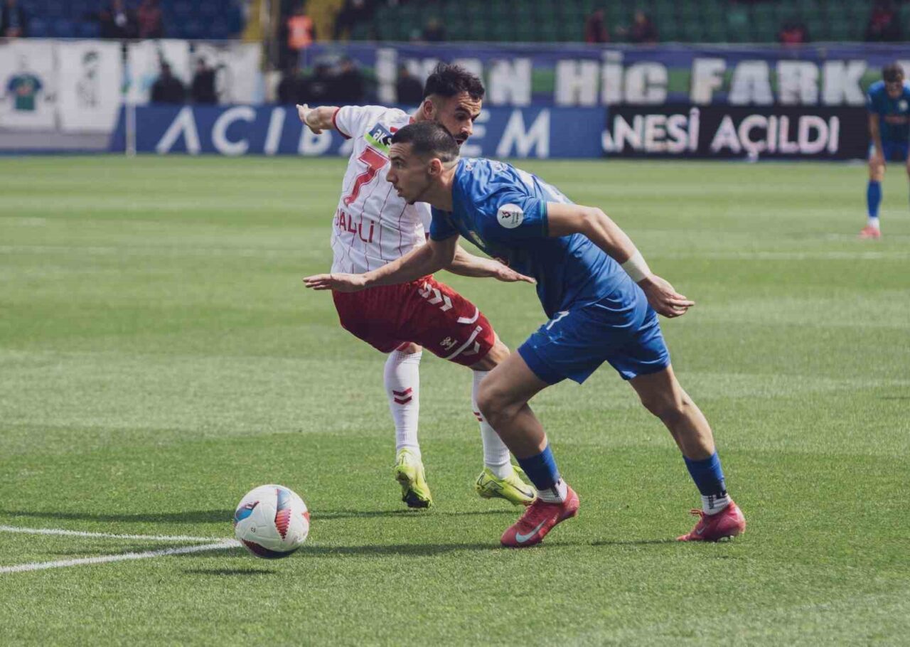 Trendyol Süper Lig: Çaykur Rizespor:0 Sivasspor: 0 (İlk yarı)