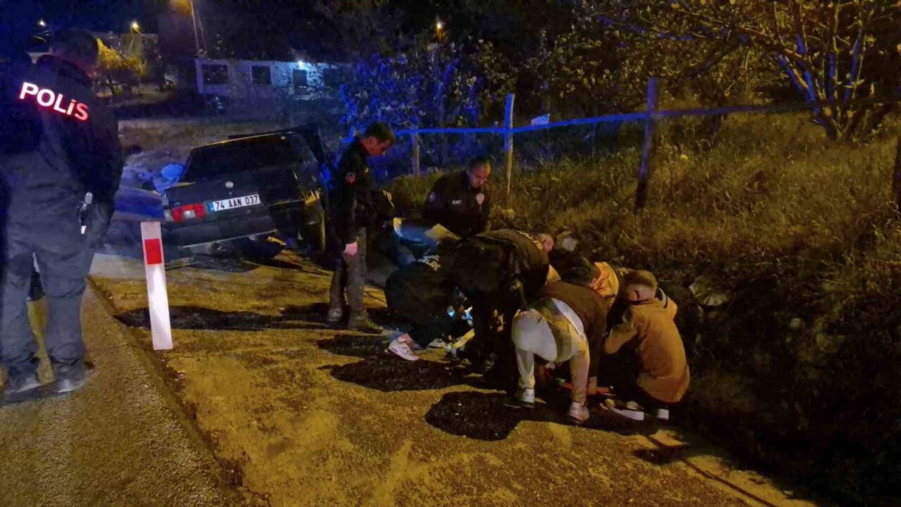 Yaralı sürücüye, kovalamaca sırasında peşinde olan polisler yardım etti